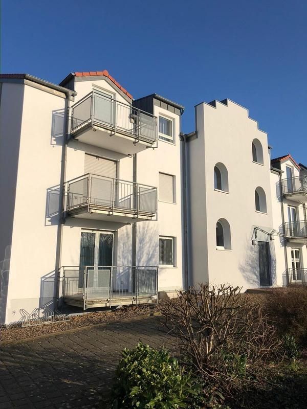 Eine frisch gestrichene Hausfassade